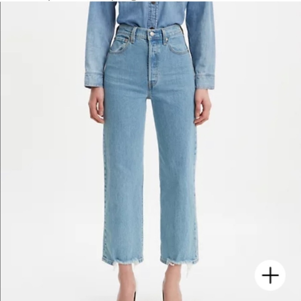 Levi’s Ribcage Straight jeans in light wash